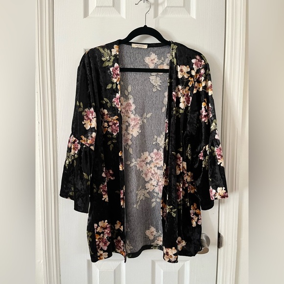 Promesa Black Floral Cardigan - Picture 1 of 4